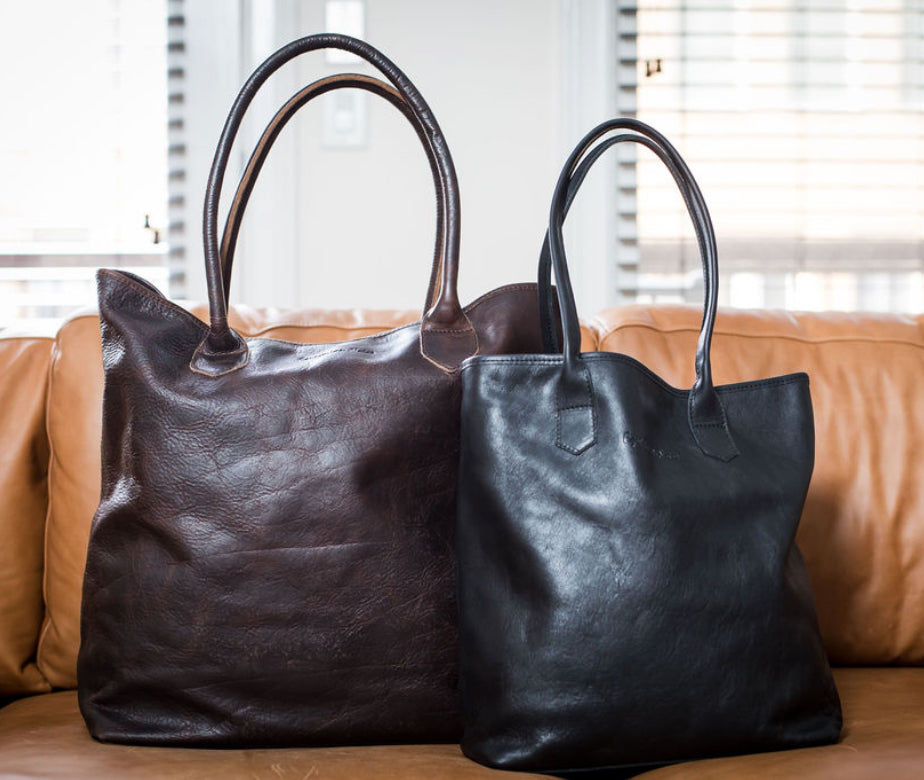 Comparison of XL tote bag in Expresso to tote bag in Noire