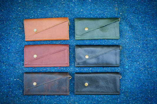 Saddler tri-fold wristlet
