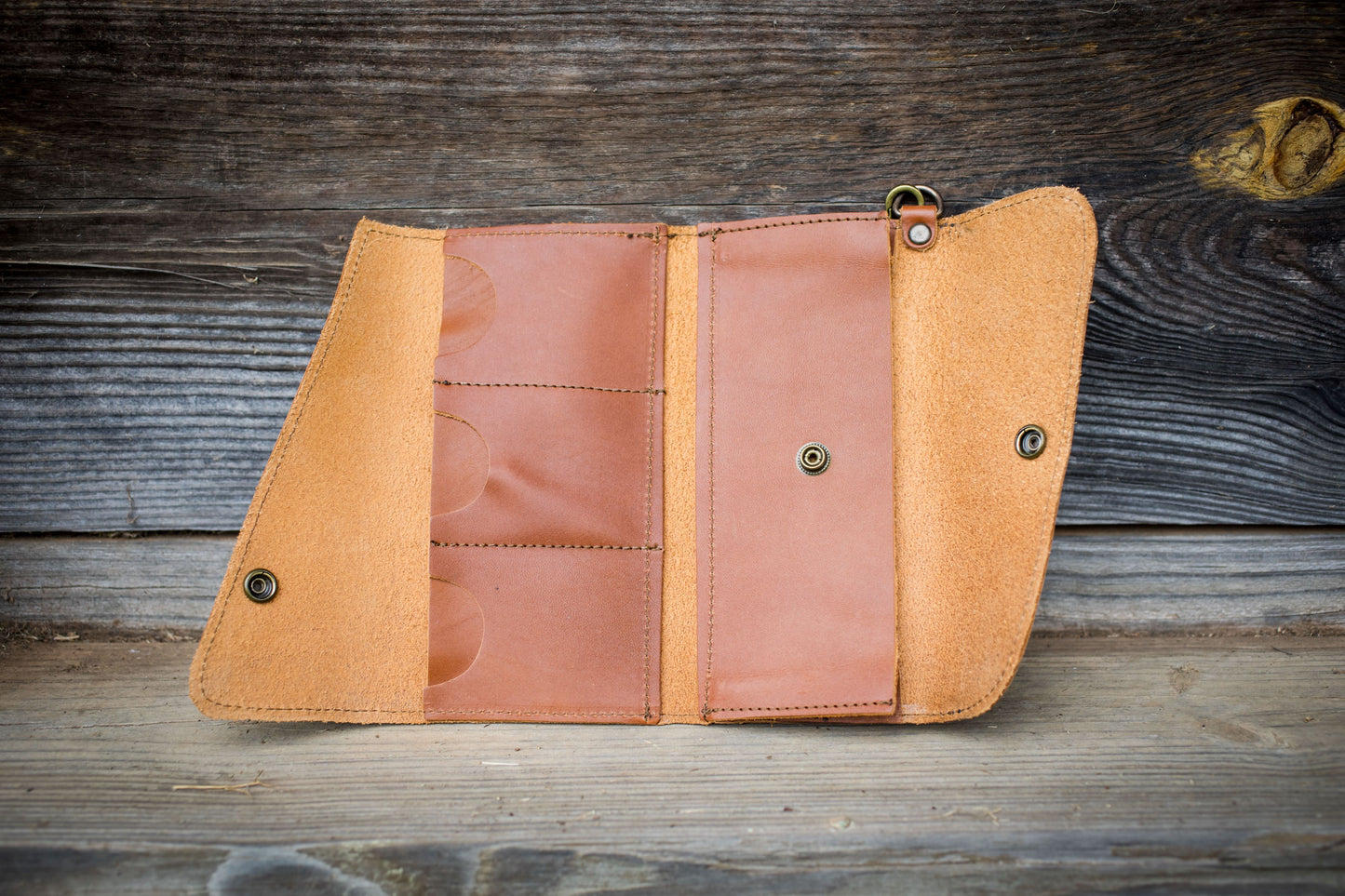 Saddler tri-fold wristlet
