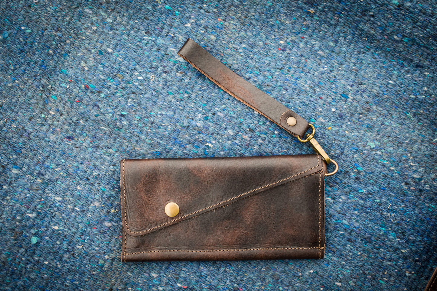 Saddler tri-fold wristlet