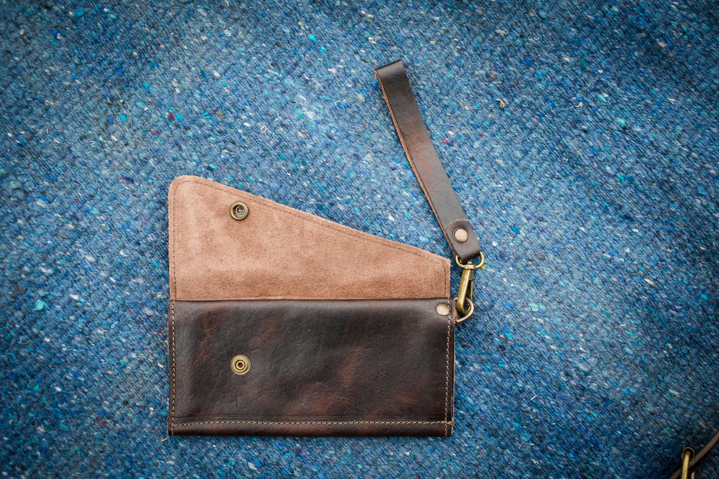 Saddler tri-fold wristlet