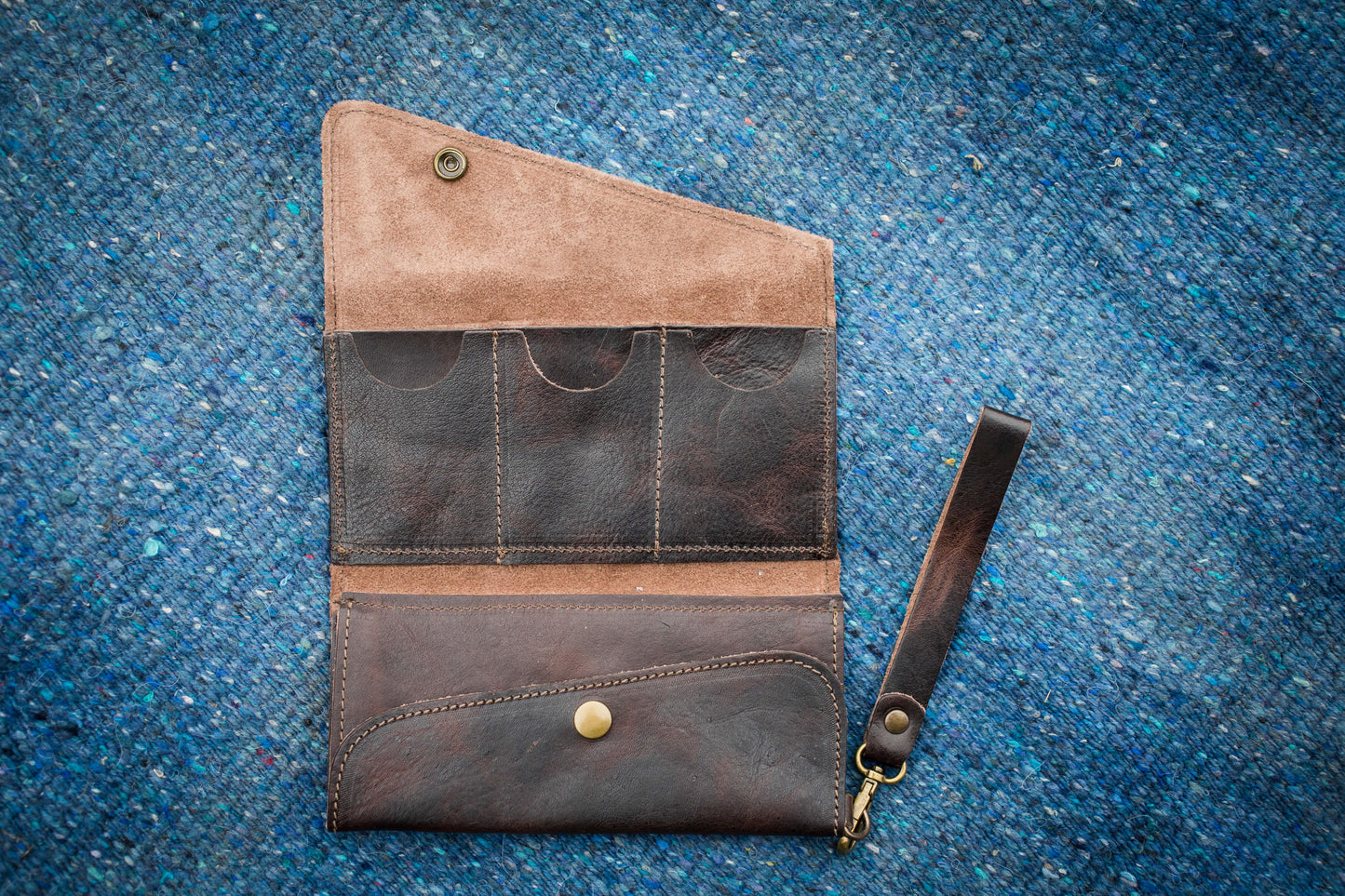 Saddler tri-fold wristlet