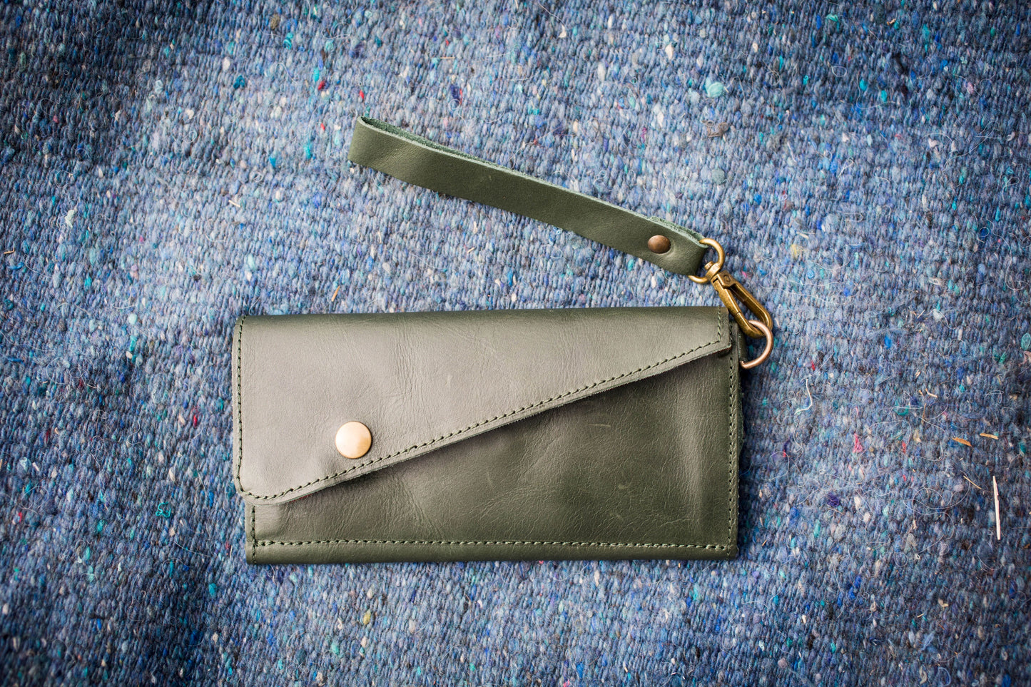 Saddler tri-fold wristlet