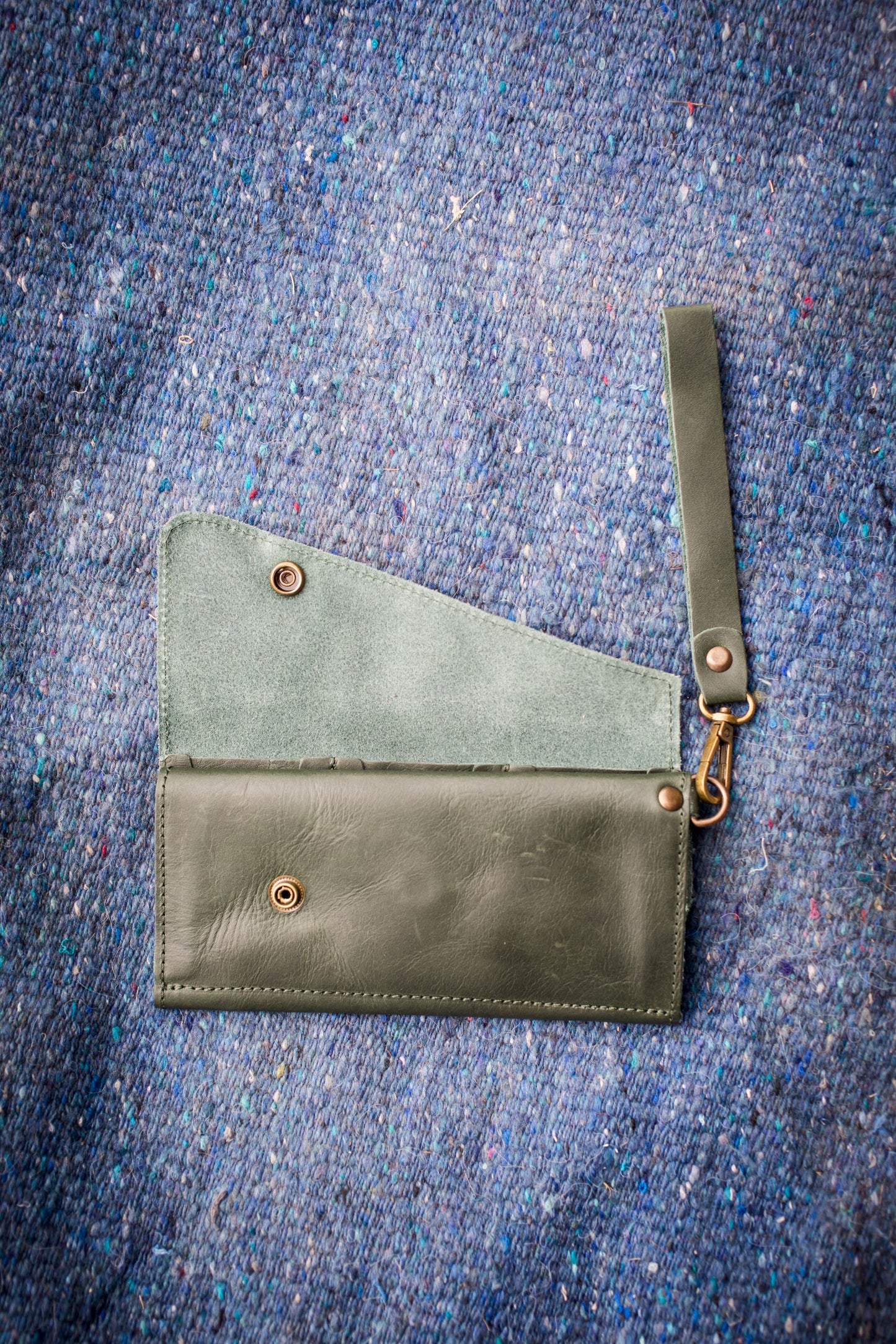 Saddler tri-fold wristlet