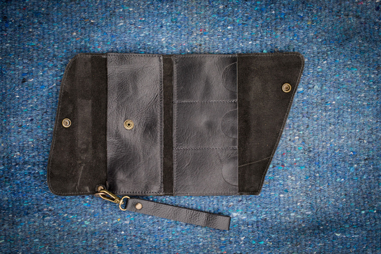 Saddler tri-fold wristlet