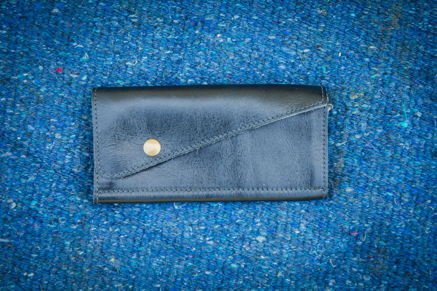 Saddler tri-fold wristlet