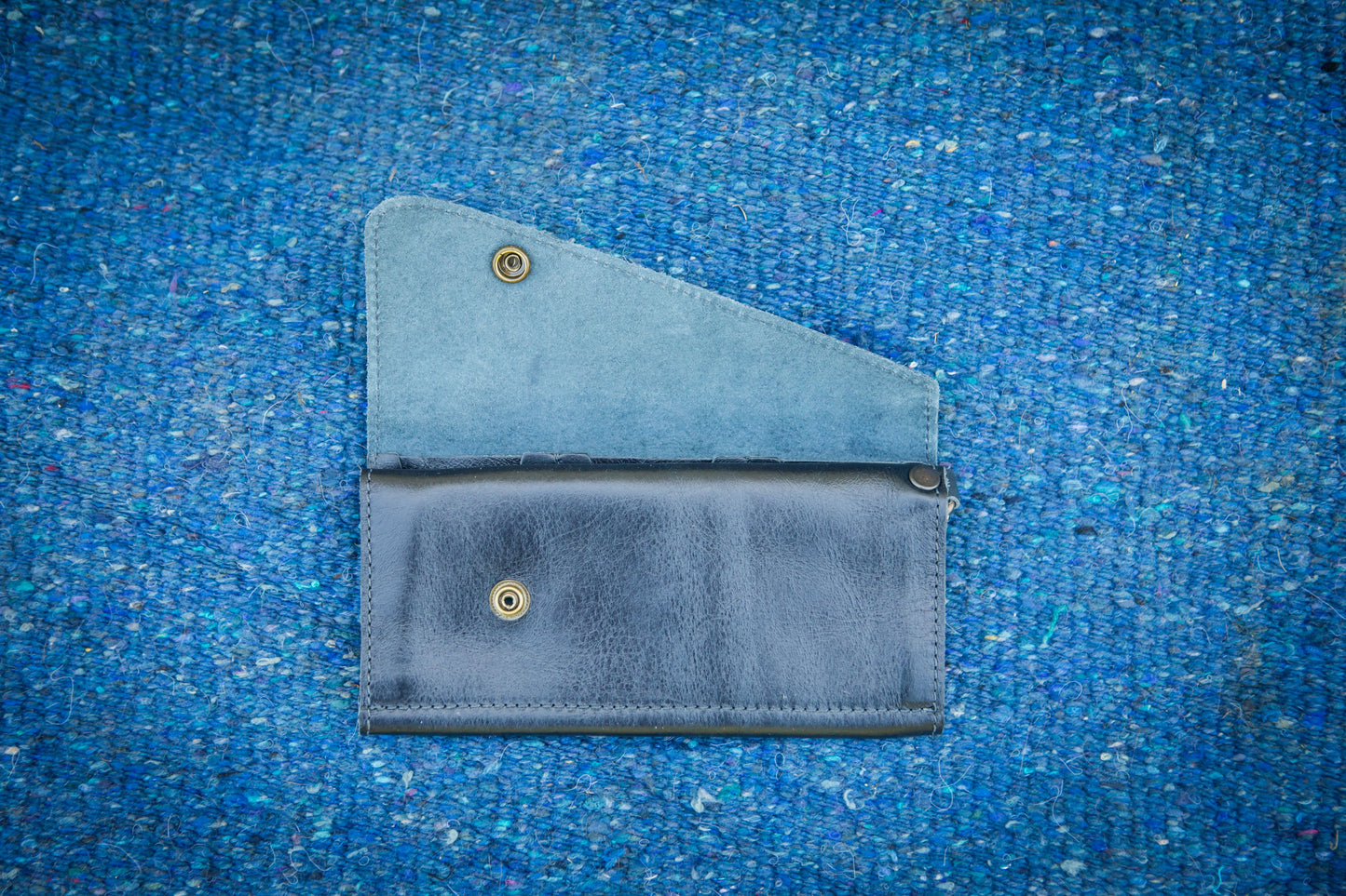 Saddler tri-fold wristlet