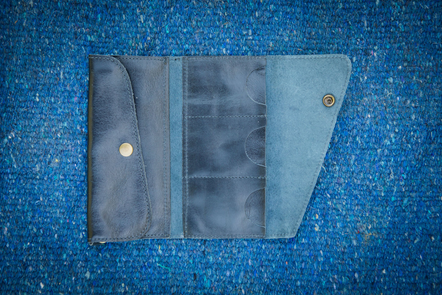 Saddler tri-fold wristlet