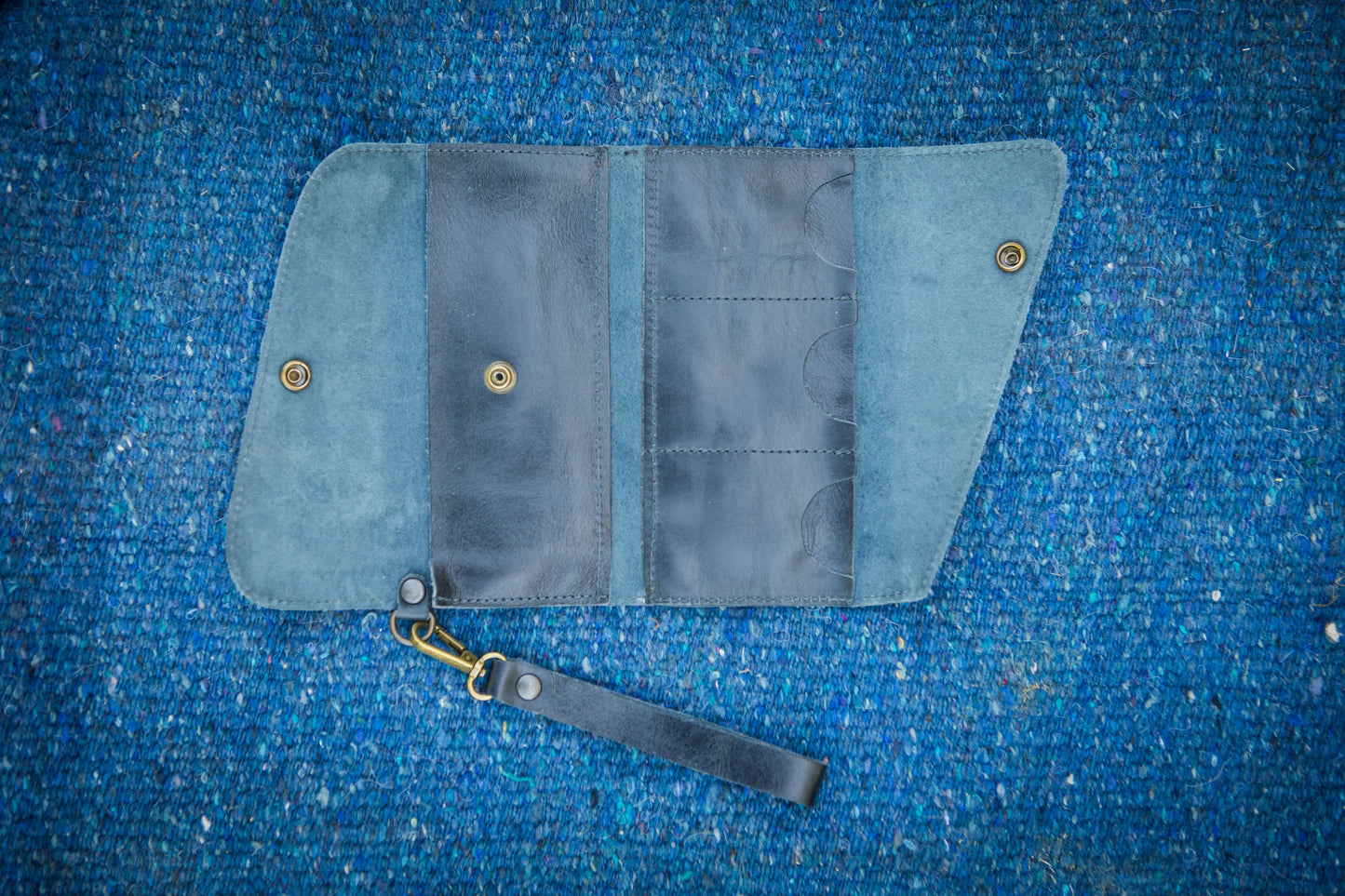 Saddler tri-fold wristlet