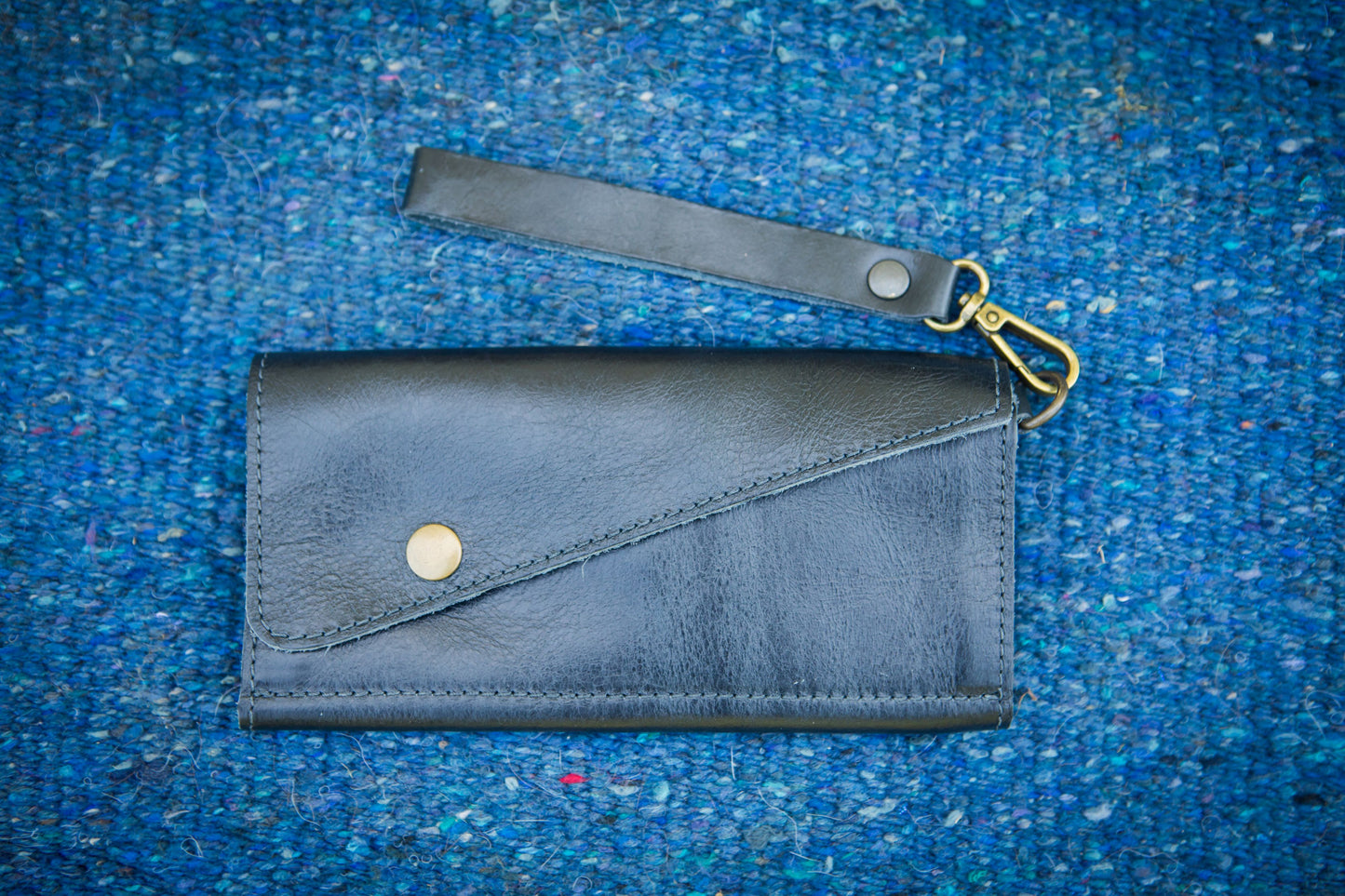 Saddler tri-fold wristlet