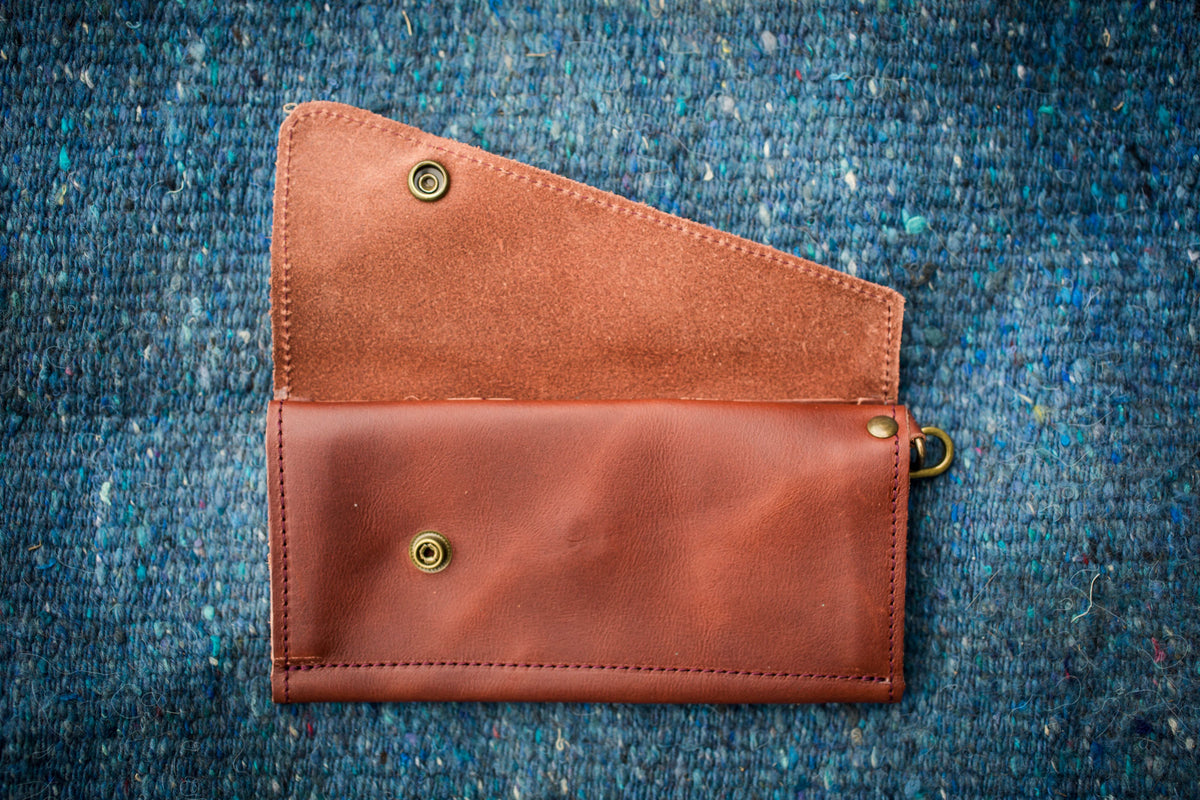 Saddler tri-fold wristlet