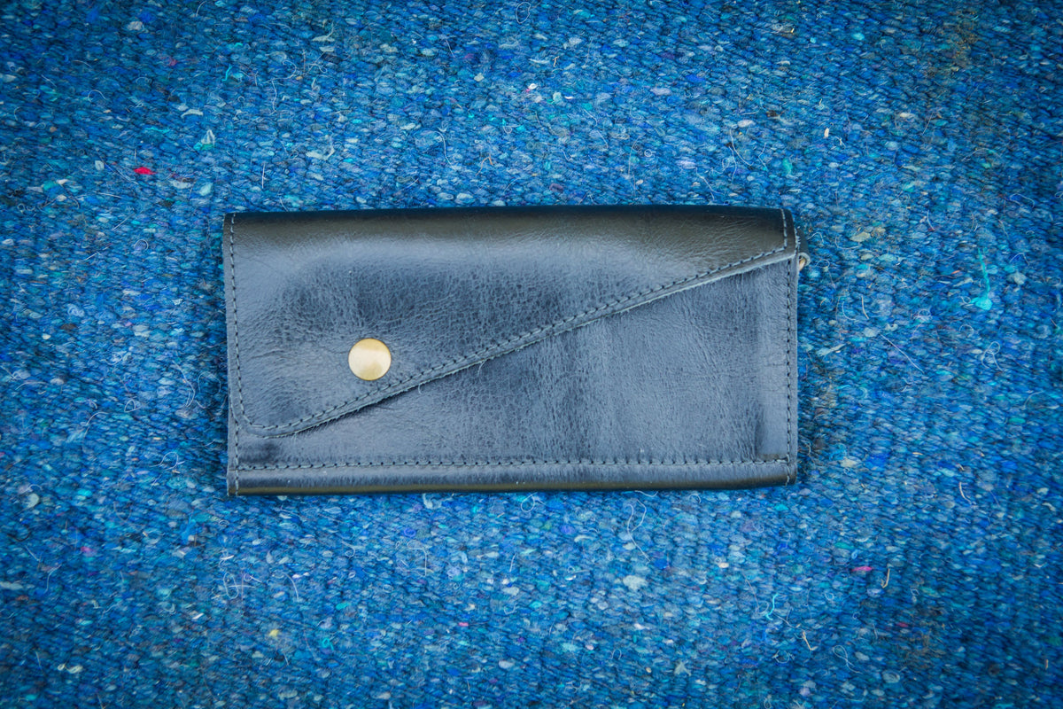 Saddler tri-fold wristlet